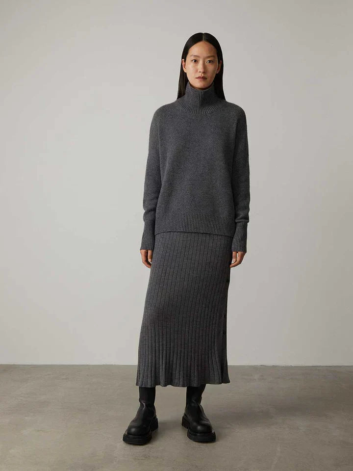 Luxurious cashmere roll-neck jumper for women – Amira Autumn Magic Edition
