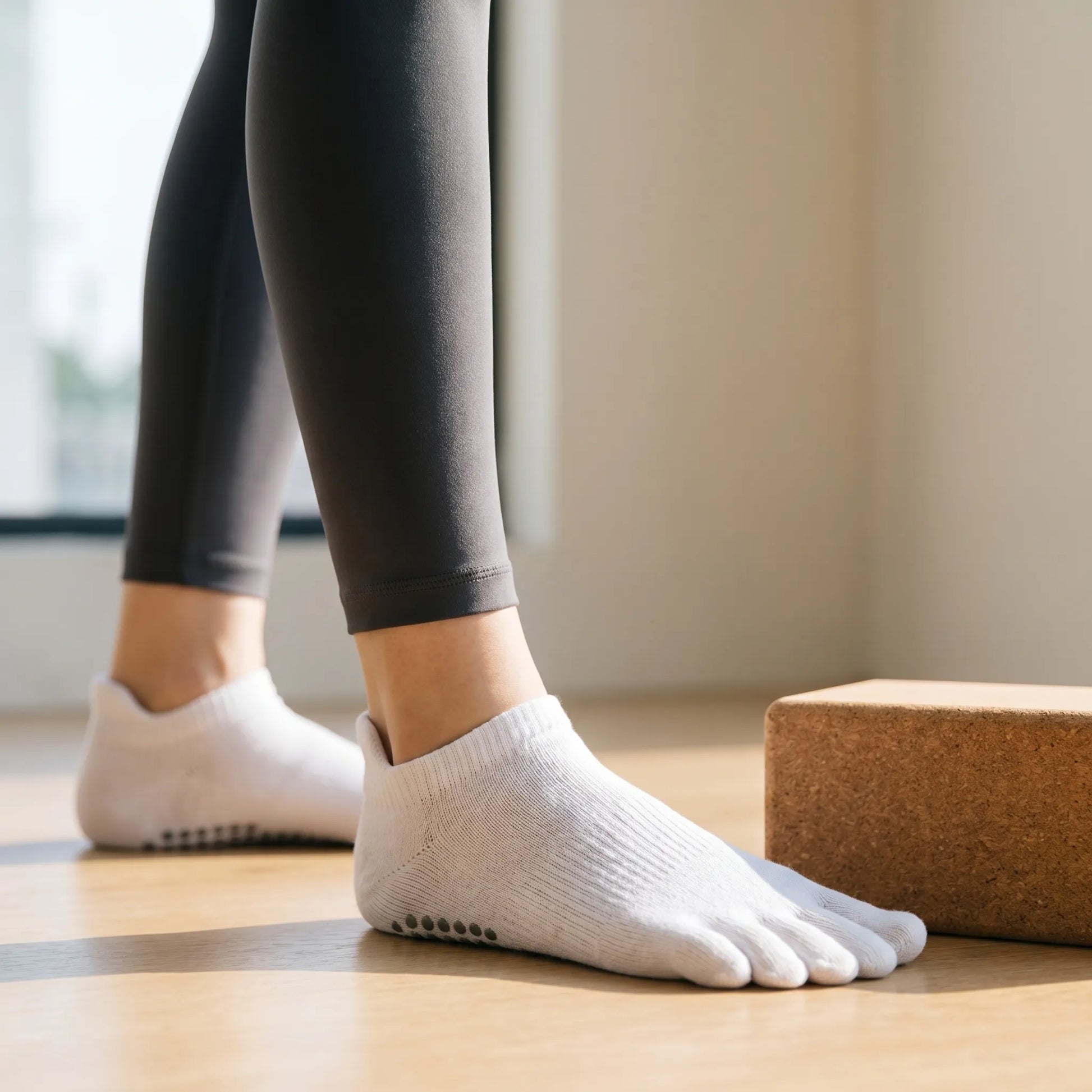 Five-Toe Grip Socks -  Doreen