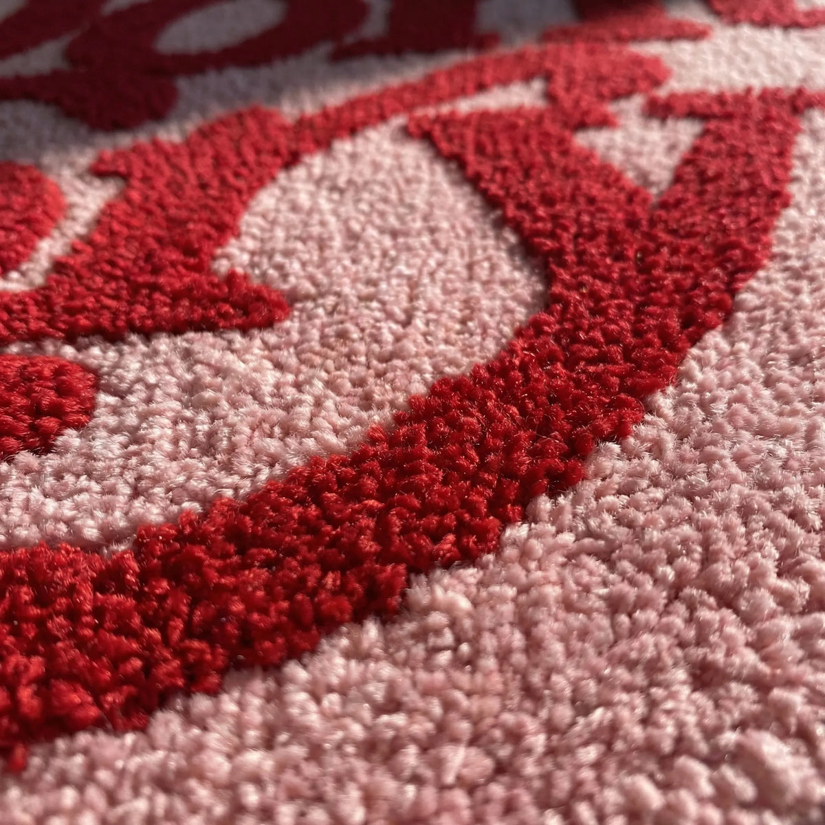 Irregular Shaped Statement Rug - Rosaluxe