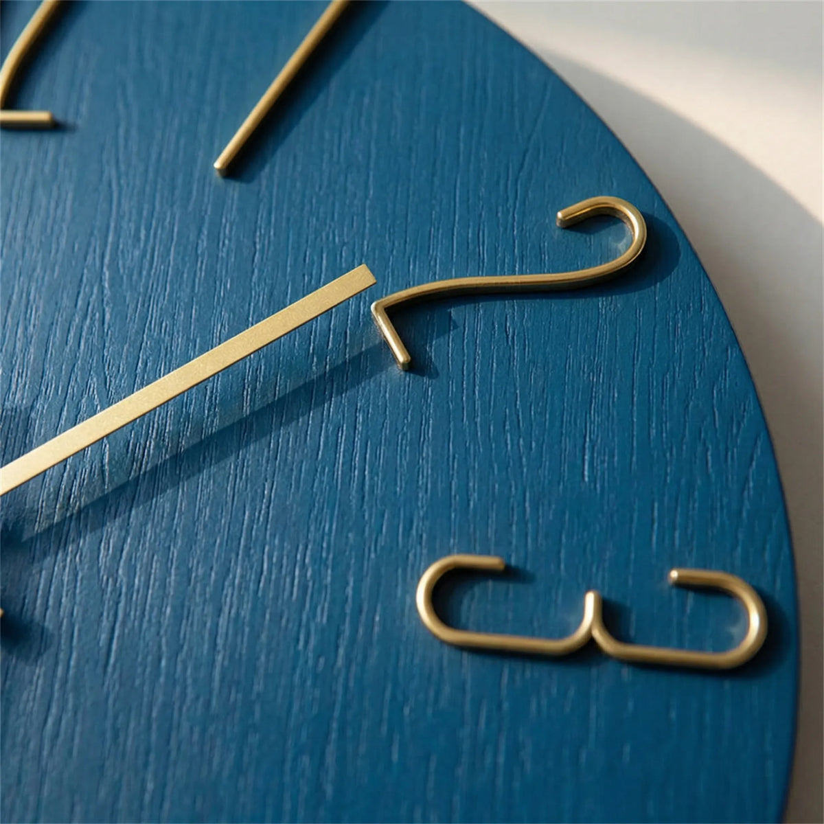 Modern Round Wall Clock - LuminoraClock