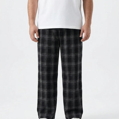 Plus Size Relaxed Plaid Pants - Domingo