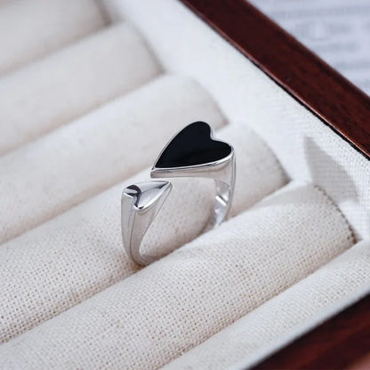 Adjustable Symmetrical Heart Ring - Evelyn-Nora Luxe
