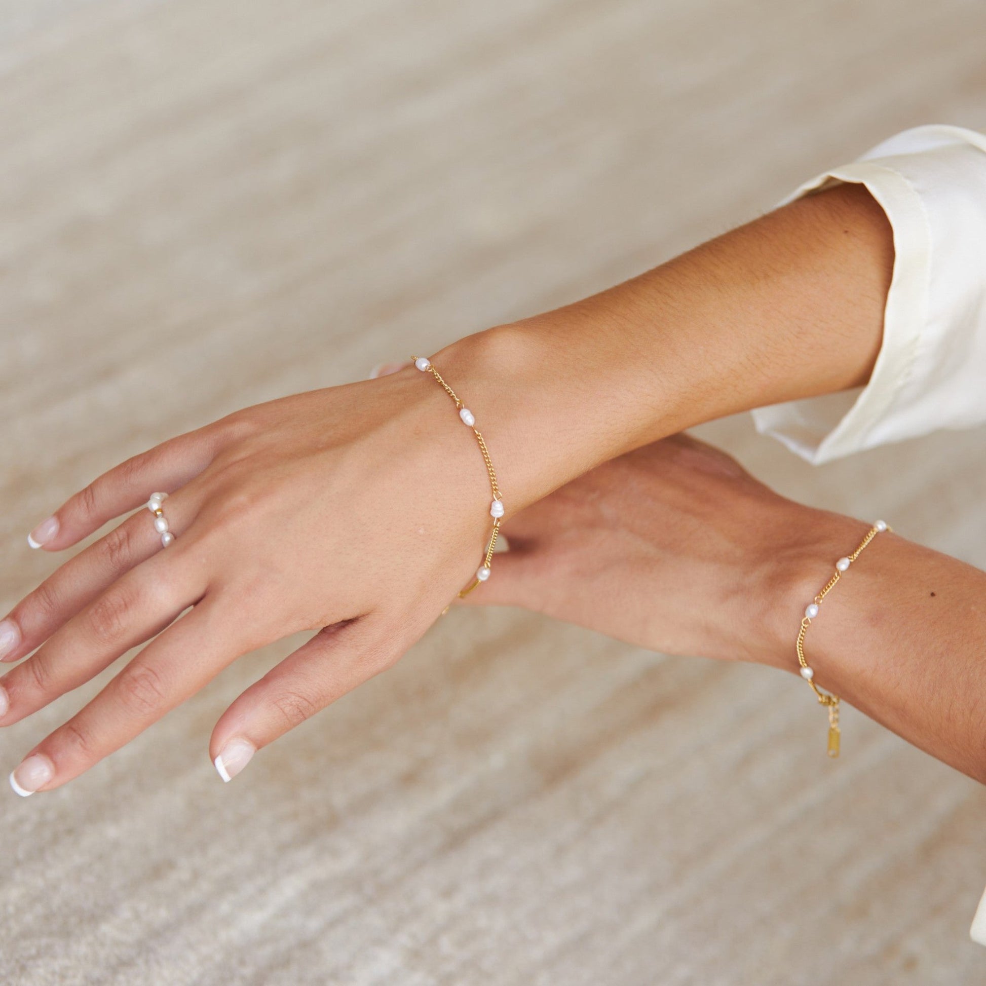 Bracelet with Freshwater Pearls - Amara-Gold-Nora Luxe