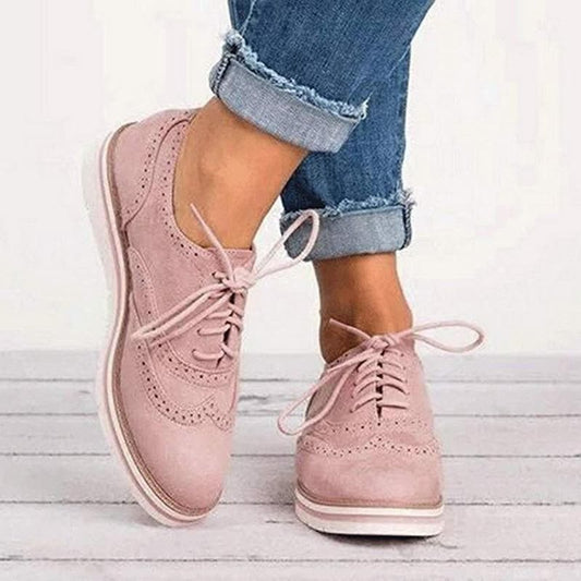 Ladies' derby shoes made of suede with brogue details – Carisse