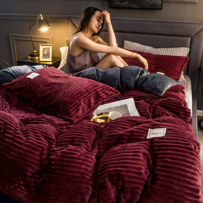 Cozy and Warm Winter Duvet - WinterHaven-Bordeaux-Duvet 59.06″ × 78.74″-Nora Luxe