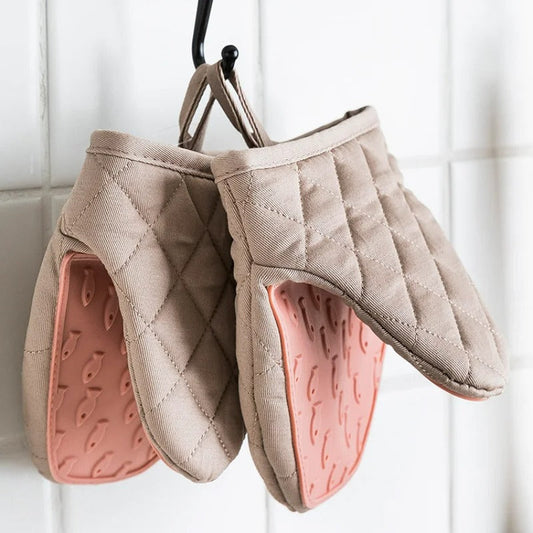 Fish-shaped Silicone Oven Mitt & Multifunctional Kitchen Helper - Finley-Pink-The Livary