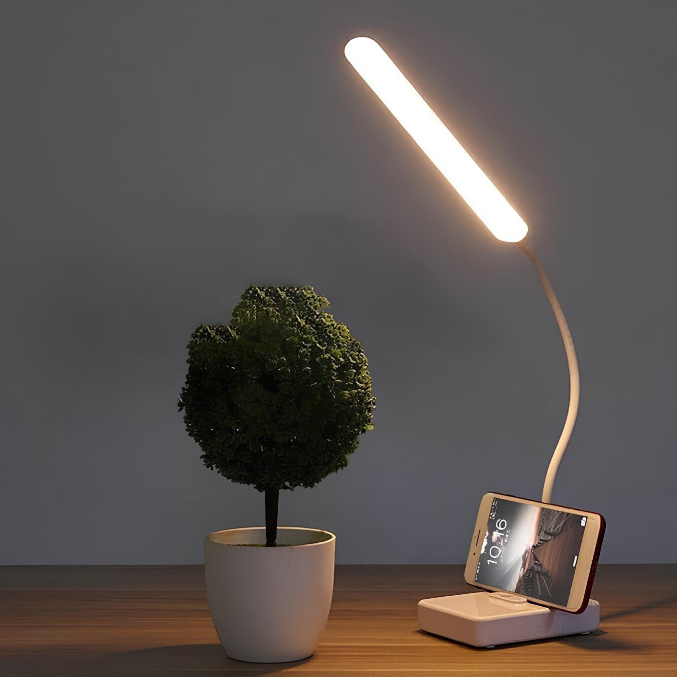 Flexible Desk Lamp - LumoFlex-Plug-Nora Luxe