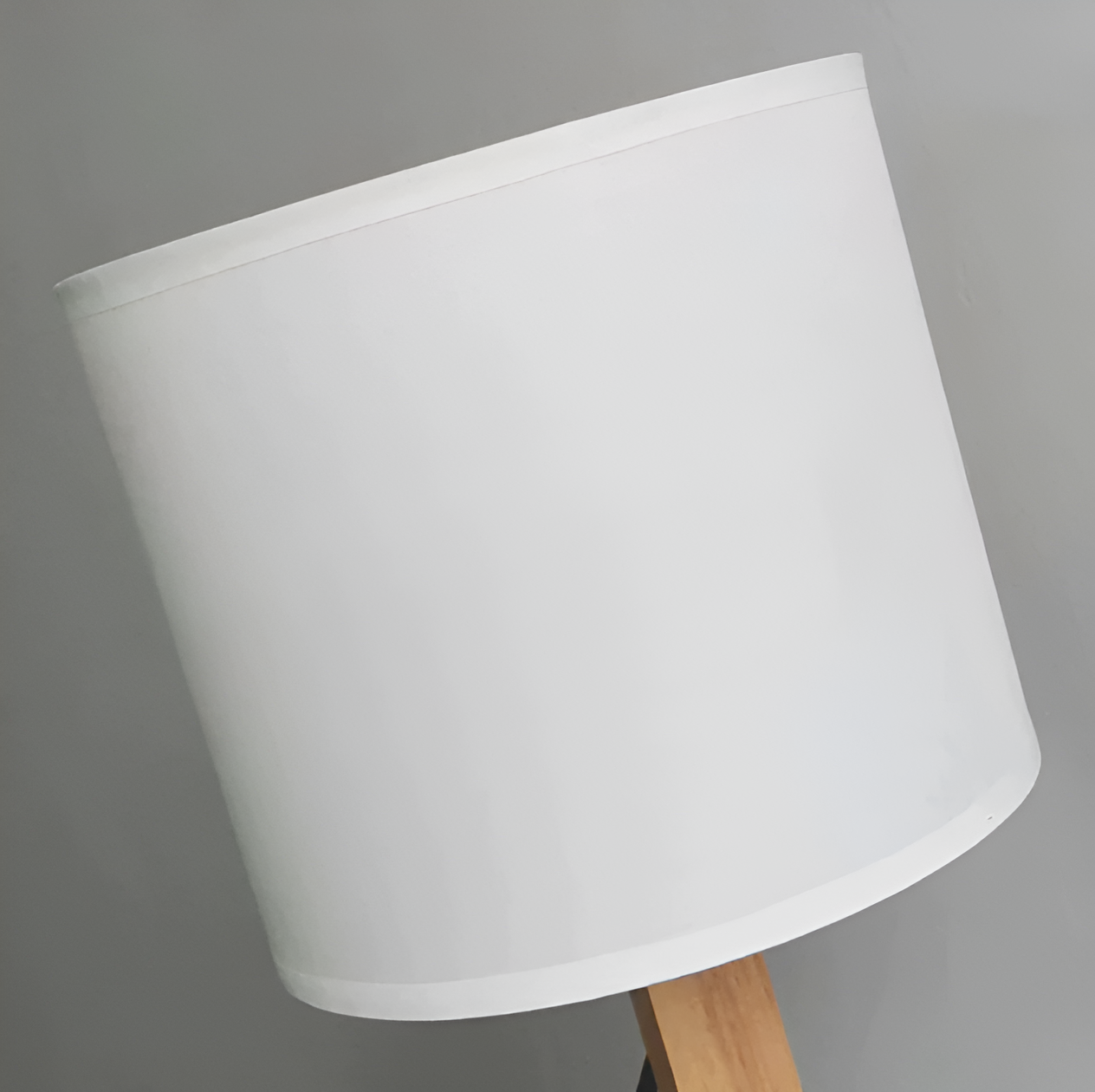 Flexible Robot Desk Lamp made of Solid Wood – LumoBot-The Livary