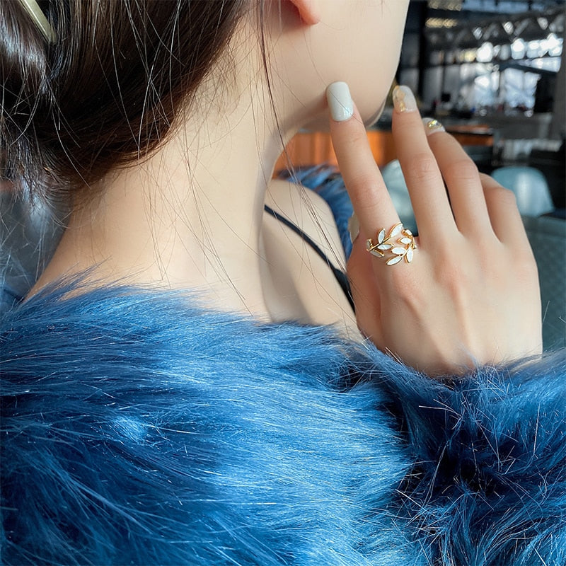 Golden Leaf Ring - Amarille-Nora Luxe
