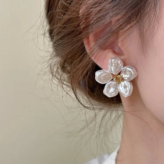 Irregular Pearl Petal Earrings - Celine-Nora Luxe