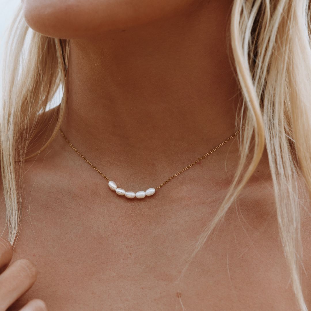 Lovely Necklace with Freshwater Pearls - Celina-Nora Luxe