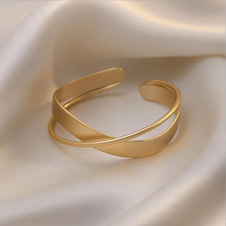 Mat Gold Infinity Bracelet - Elisa-Nora Luxe