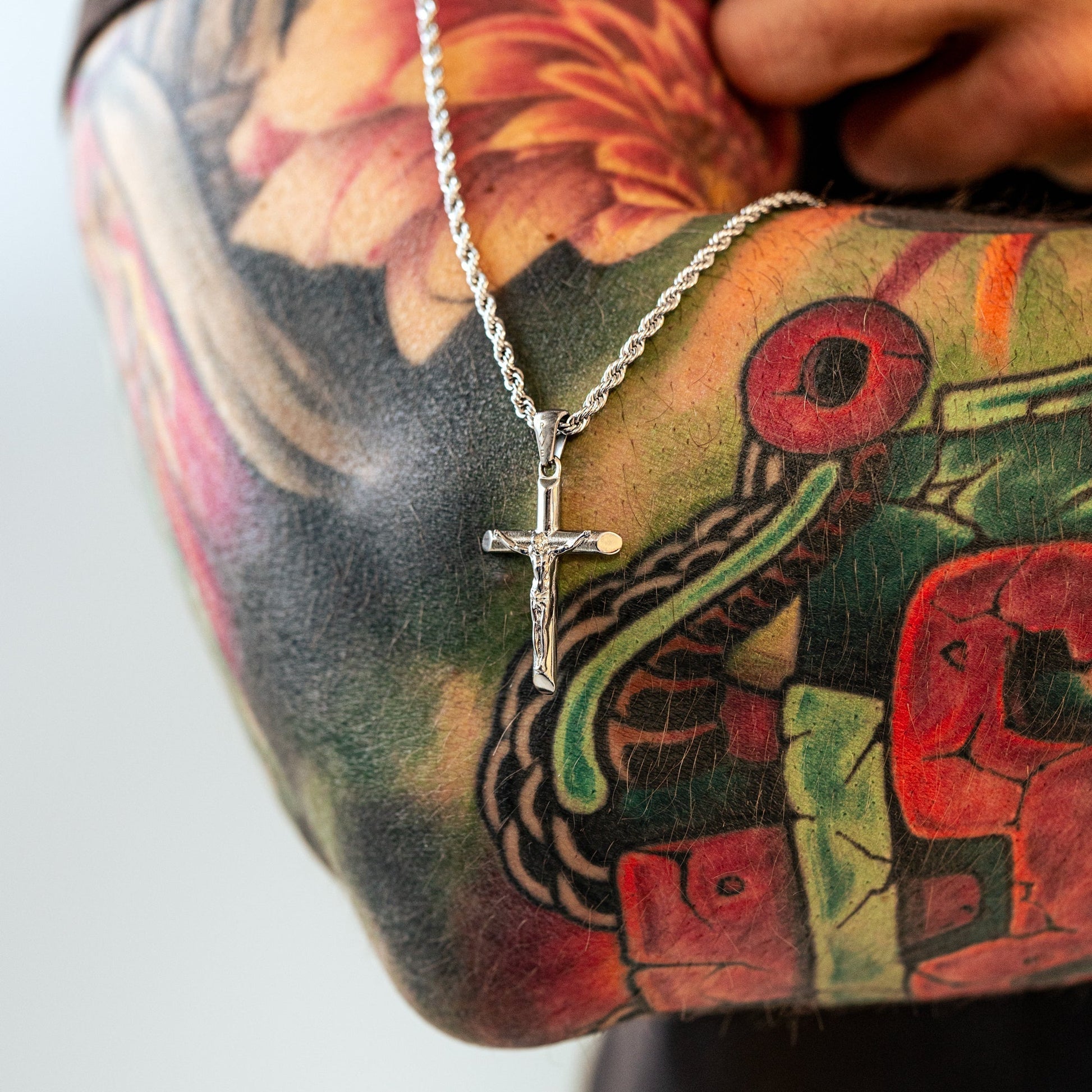 Men's chain with cross - Salvator-Silver-Nora Luxe