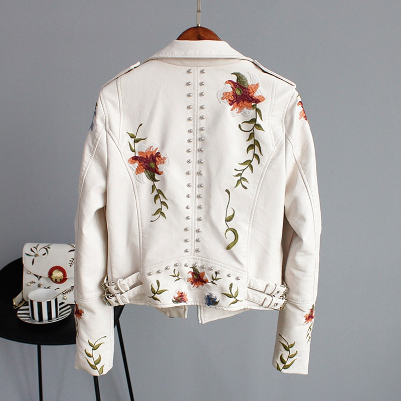 Short ladies' jacket made of faux leather with zip - Rona-White-S-Nora Luxe