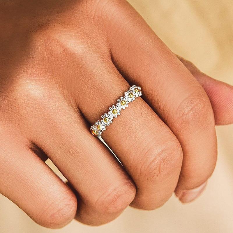 Silver Flower Ring - Aylin-Nora Luxe