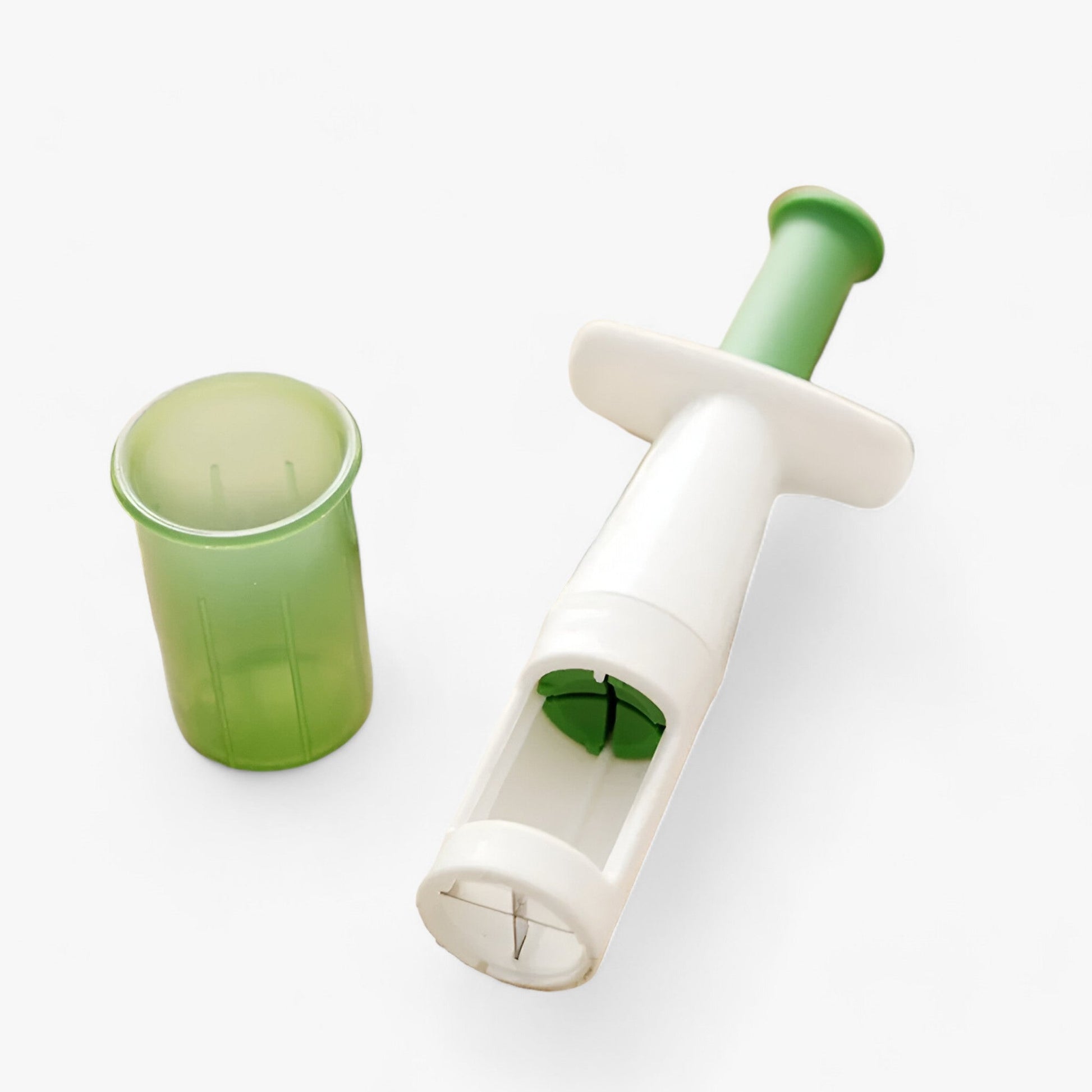 Tomato Slicer for Effortless Fruit Preparation - CherryMate-Nora Luxe
